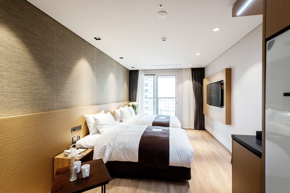 Family Twin Room (Deluxe) | Premium bedding, down comforters, desk, laptop workspace