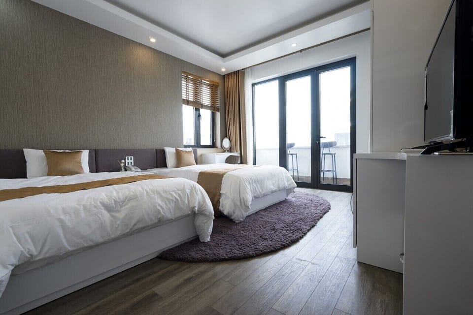Basic Triple Room | Minibar, in-room safe, blackout drapes, iron/ironing board