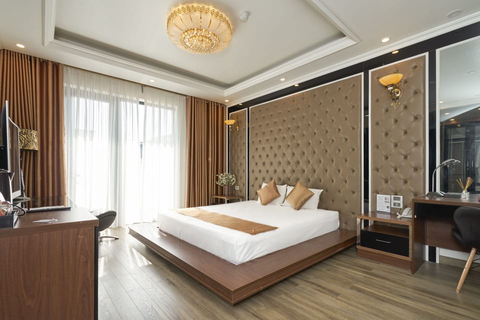 VIP Room | Minibar, in-room safe, blackout drapes, iron/ironing board