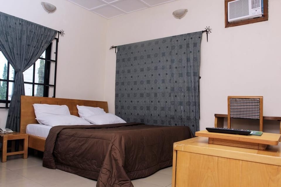 Standard Room | In-room safe, desk, laptop workspace, free WiFi