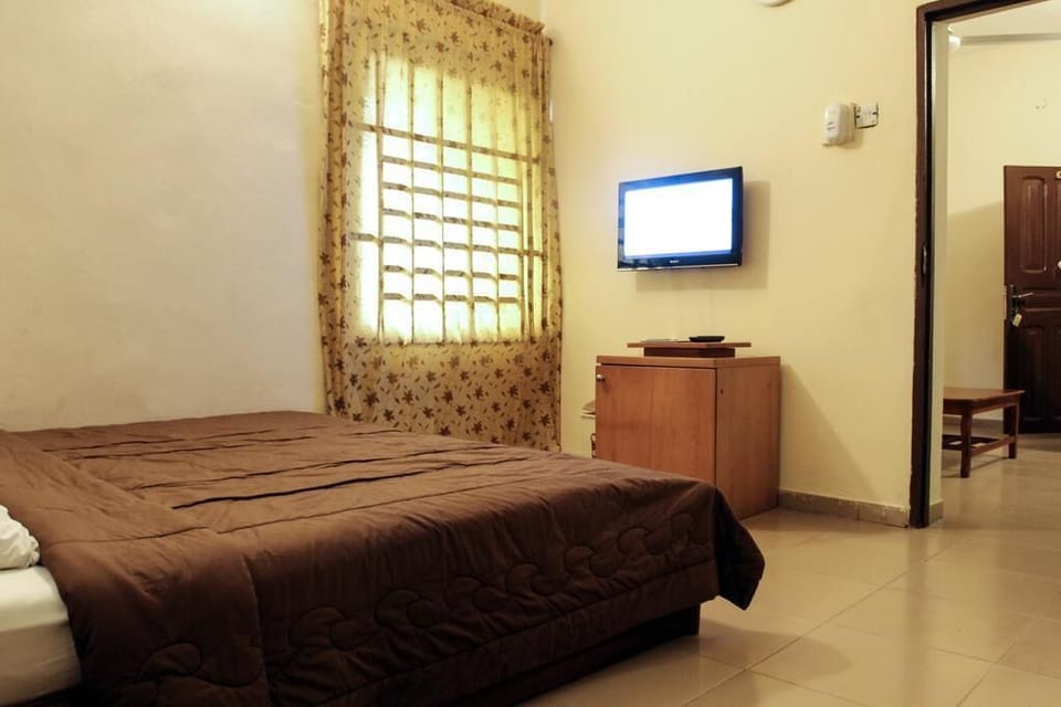 In-room safe, desk, laptop workspace, free WiFi