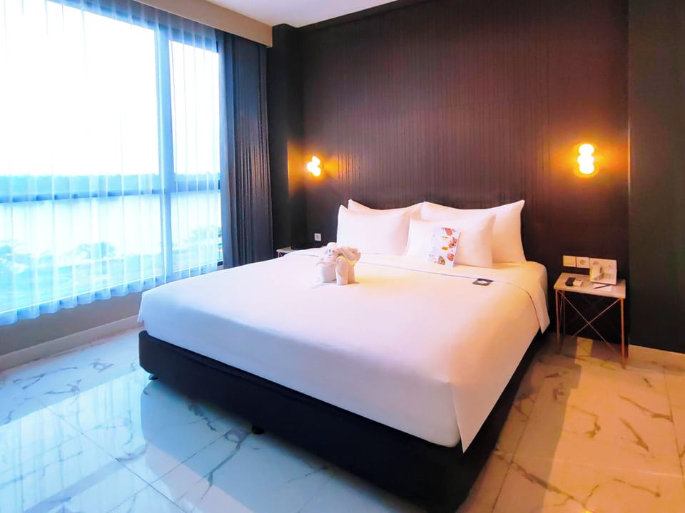 Junior Suite | Desk, WiFi (free), bed sheets