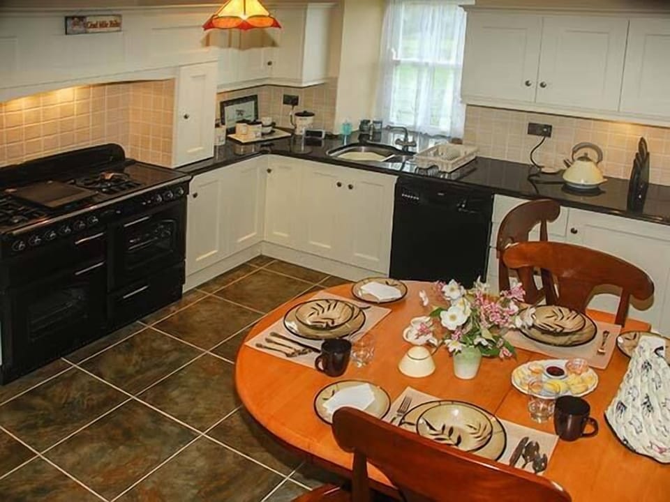 Cottage | Interior