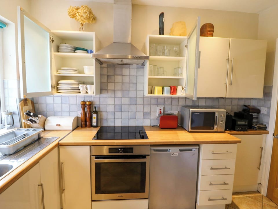 Dishwasher, cookware/dishes/utensils