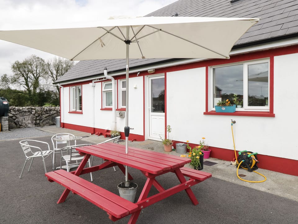 Cottage | Outdoor dining
