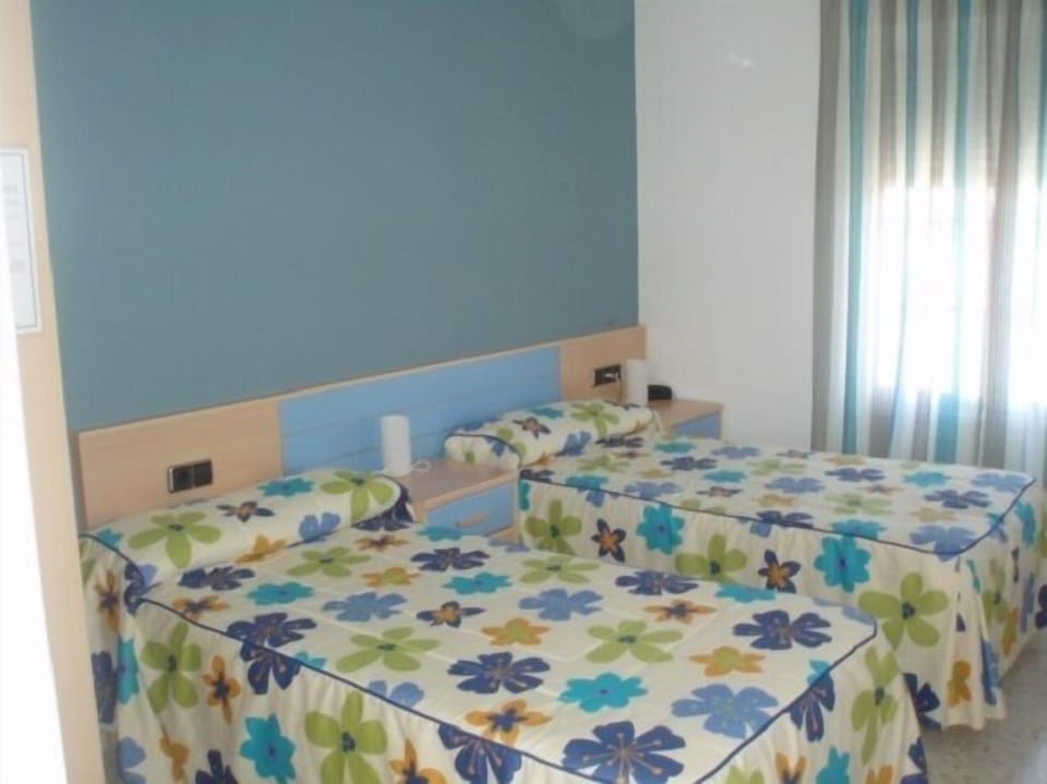 Twin Room | Free WiFi, bed sheets