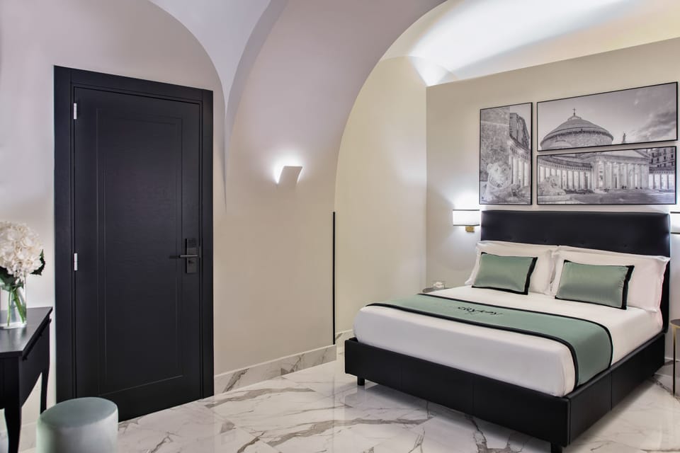 Family Room (PIAZZA PLEBISCITO) | Egyptian cotton sheets, premium bedding, minibar, in-room safe