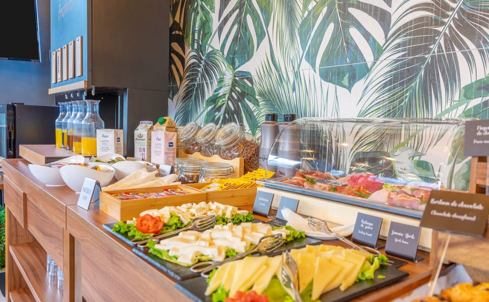 Daily buffet breakfast for a fee
