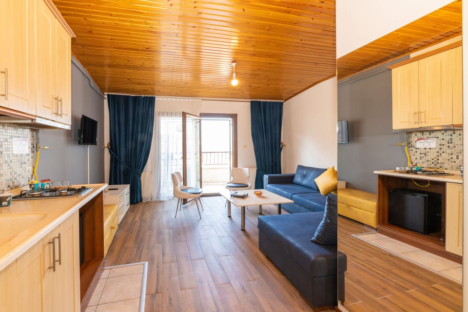Suite with Balcony | Premium bedding, in-room safe, desk, laptop workspace