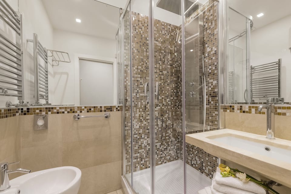Economy Double Room | Bathroom | Shower, free toiletries, hair dryer, slippers