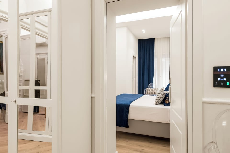 Family Room | Premium bedding, minibar, in-room safe, desk