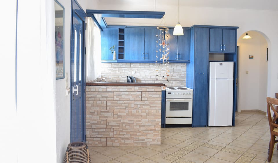 Apartment, 1 Bedroom | Private kitchen | Microwave, coffee/tea maker, electric kettle, cookware/dishes/utensils