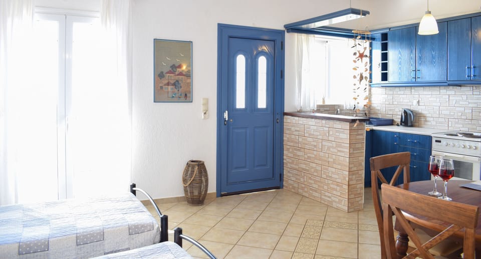 Apartment, 1 Bedroom | Private kitchen | Microwave, coffee/tea maker, electric kettle, cookware/dishes/utensils