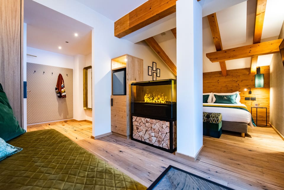 Classic Double Room | Minibar, in-room safe, individually furnished, free WiFi