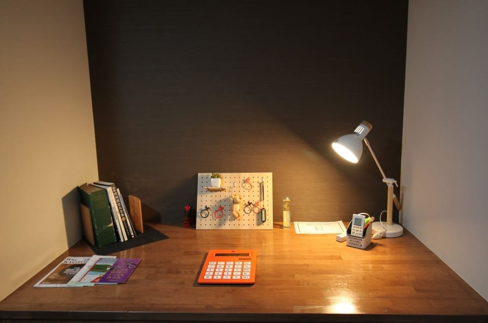 Bedroom 2: Business corner