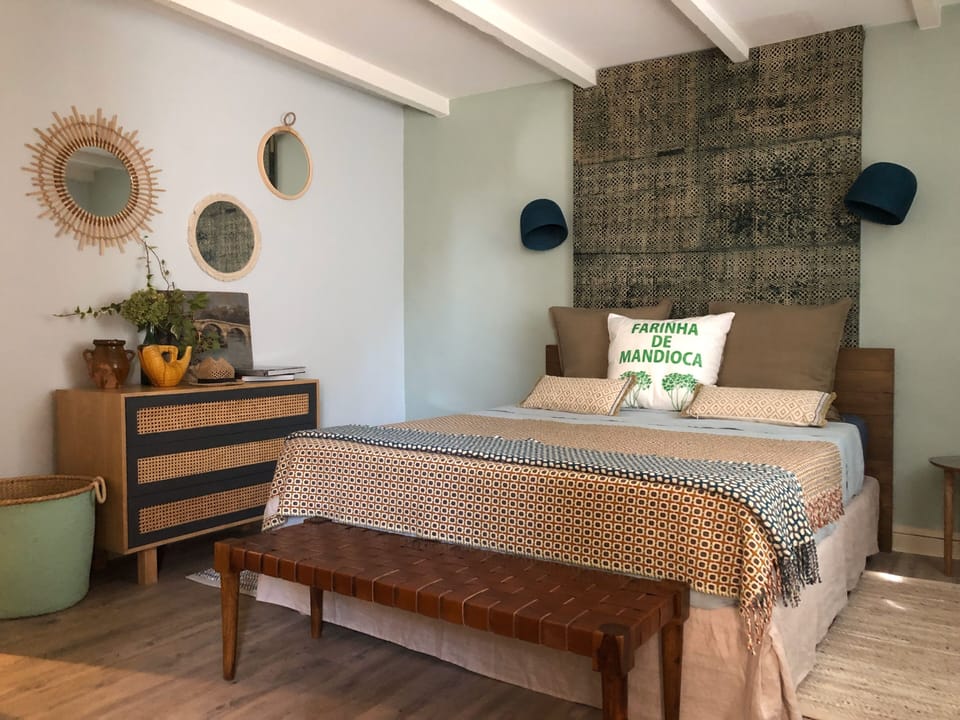 Double Room (Le Figuier) | Individually decorated, individually furnished, desk, soundproofing
