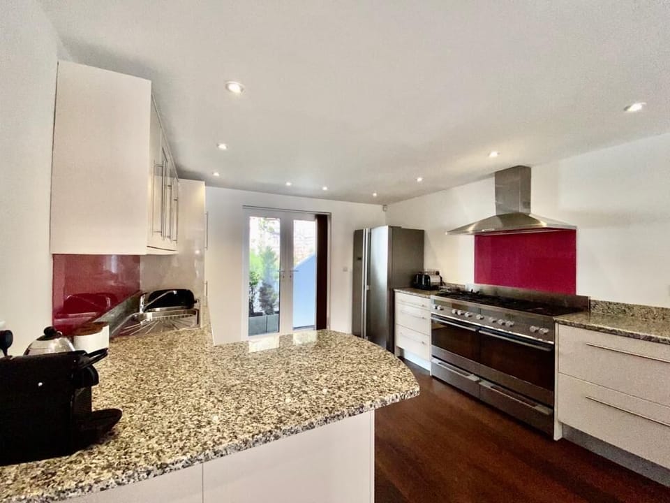 Kitchen with range oven, USA style fridge freezer, microwave & dishwasher