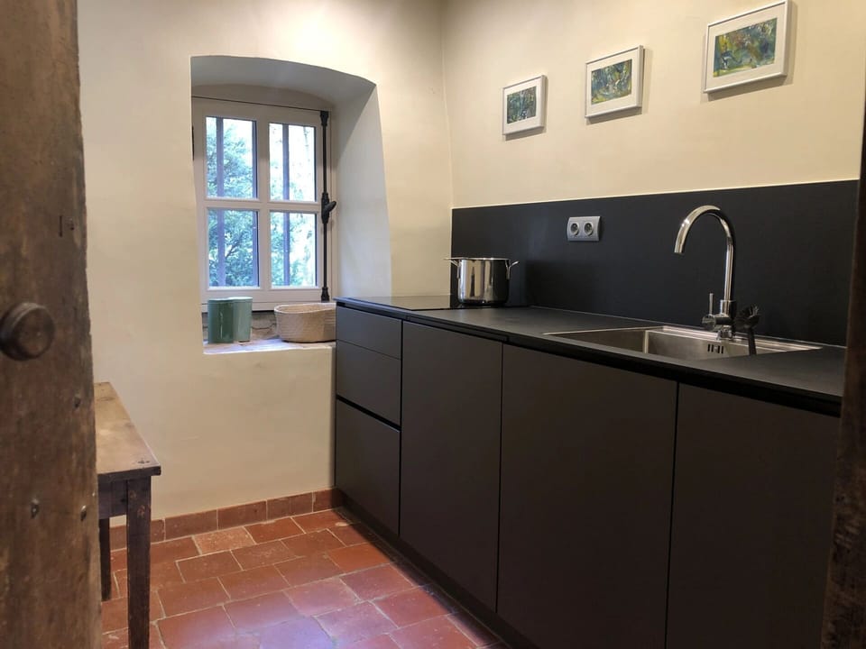 Classic Apartment, Garden View | Private kitchen | Highchair, cookware/dishes/utensils