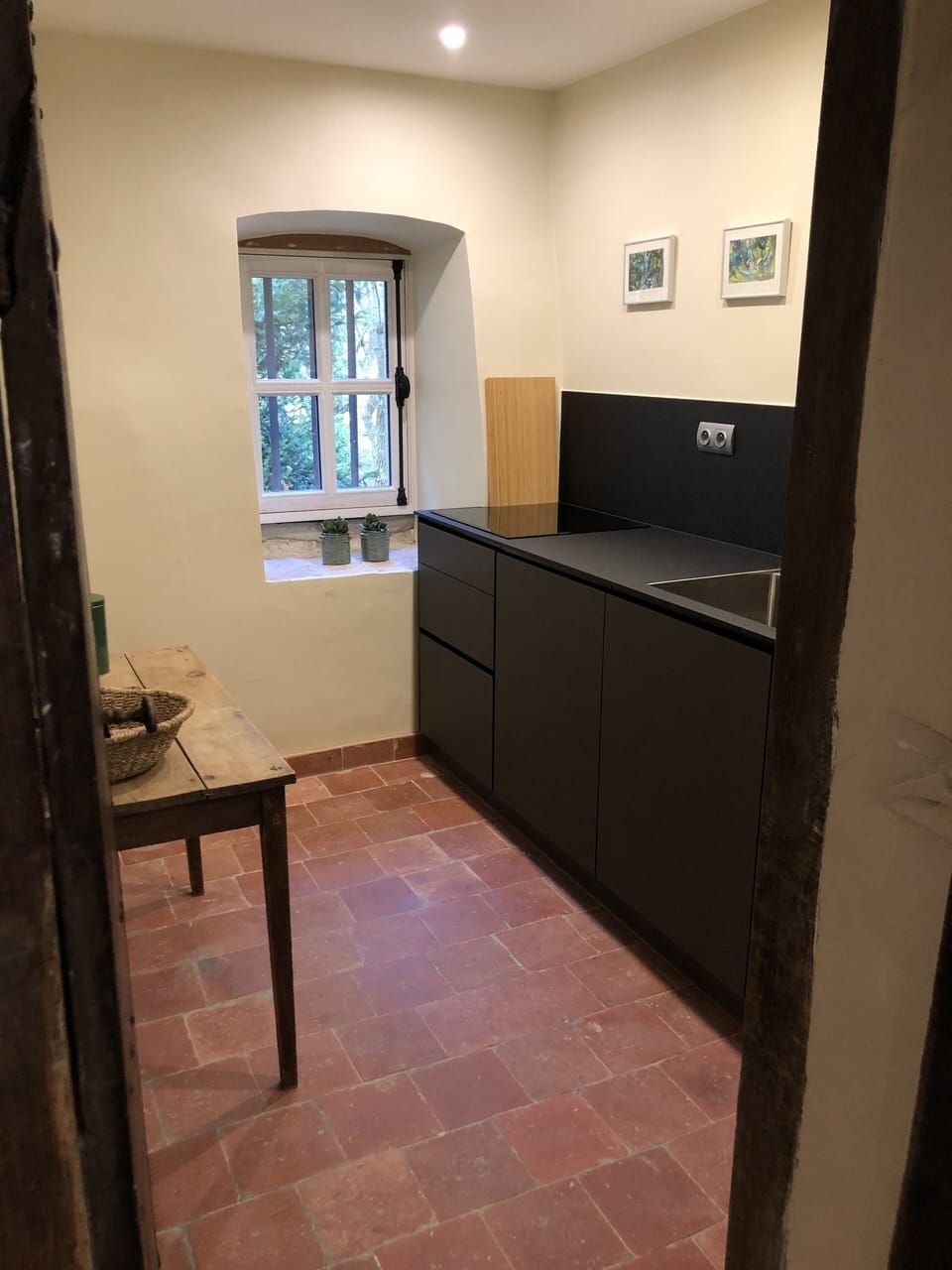 Highchair, cookware/dishes/utensils