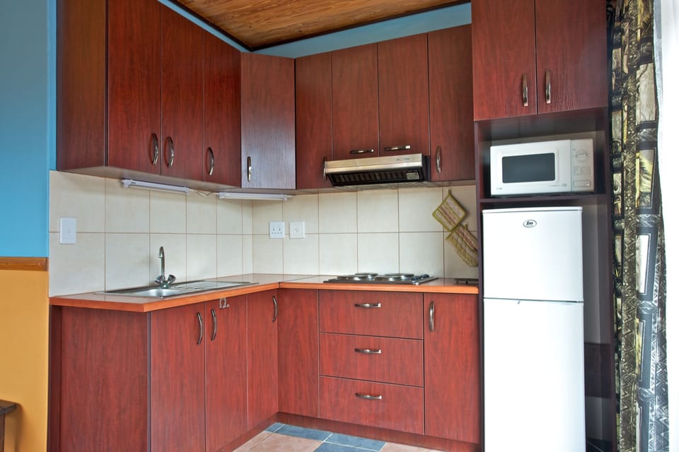 Apartment, 1 Bedroom (Elephant) | Private kitchenette | Coffee/tea maker, electric kettle, toaster, freezer