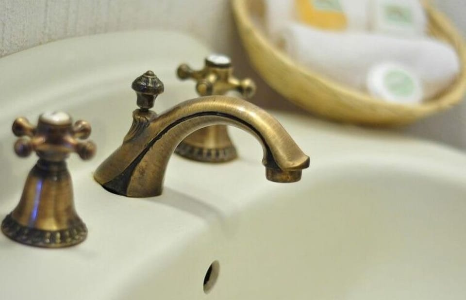 Bathroom sink