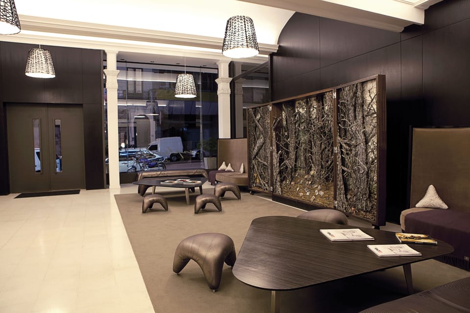 Lobby lounge