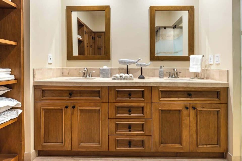 MB bathroom with dual sink and shower