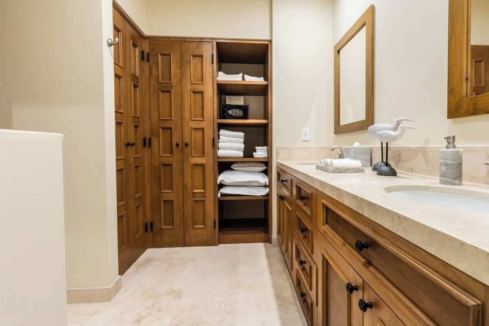 Spacious closet and safe in MB