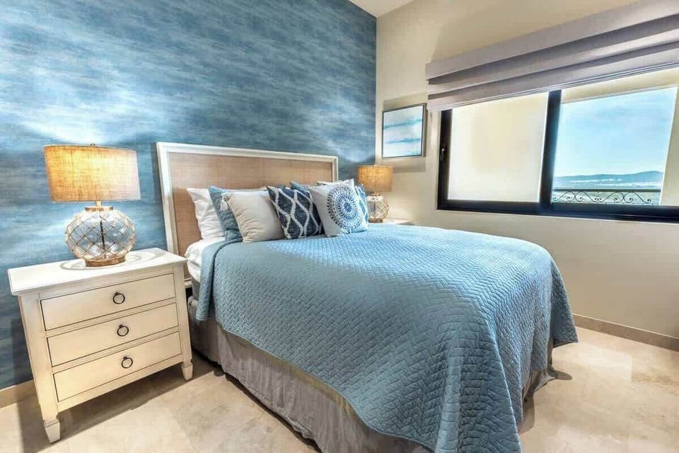 Guest Bedroom with QS bed and beautiful view