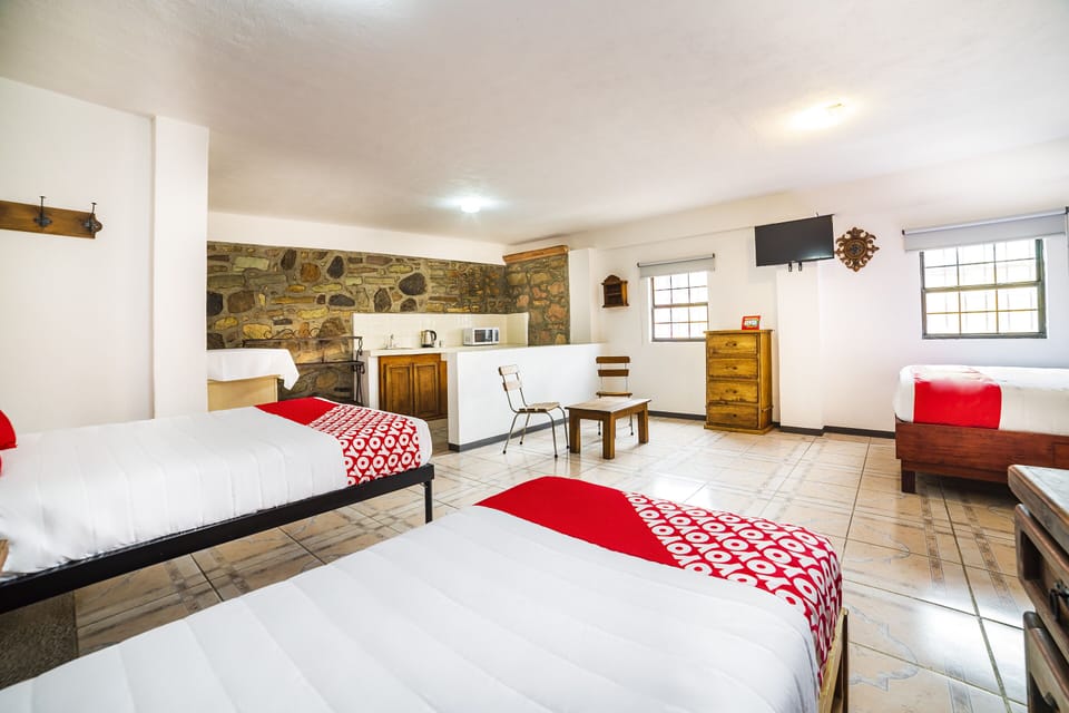 Family Room | Hypo-allergenic bedding, free WiFi, bed sheets
