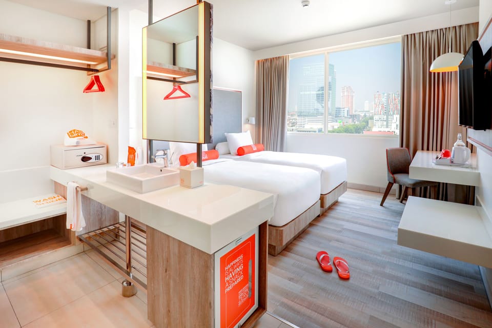 Room (HARRIS) | Premium bedding, minibar, in-room safe, desk