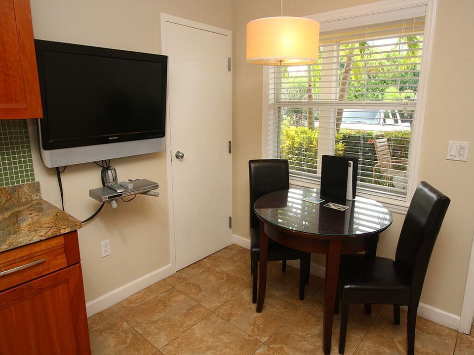 Unit 7 Dining Area