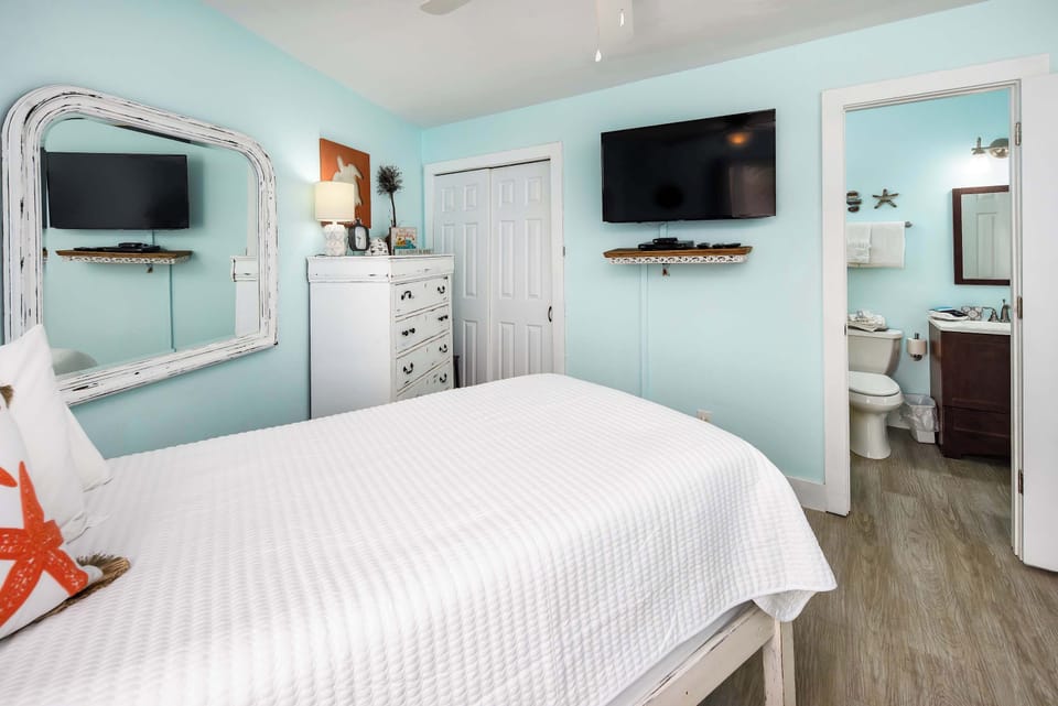 Second bedroom with TV