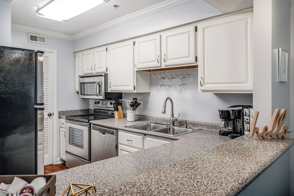 Had a great stay! Free parking and gated cannot beat that! Super cute condo as pictured. 