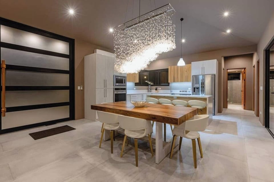 Dining into Kitchen 