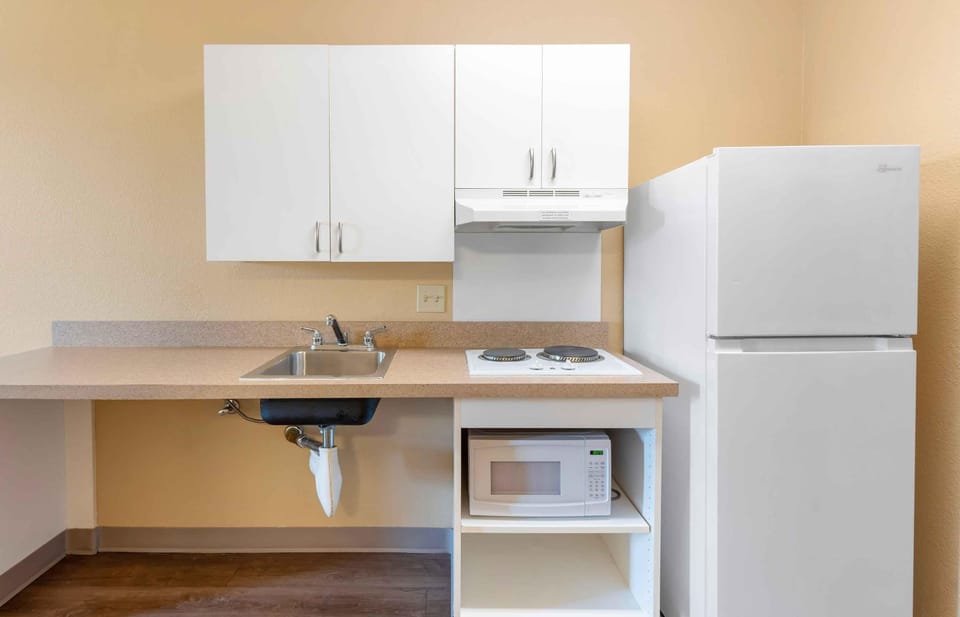 Studio, 1 Queen Bed, Accessible, Non Smoking | Private kitchen | Coffee/tea maker, fridge, microwave, stovetop