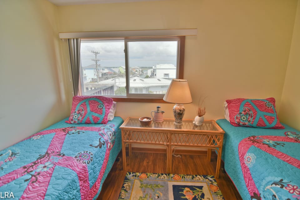 Twin Bedroom - 26