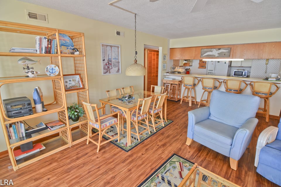 Dining Area - 13