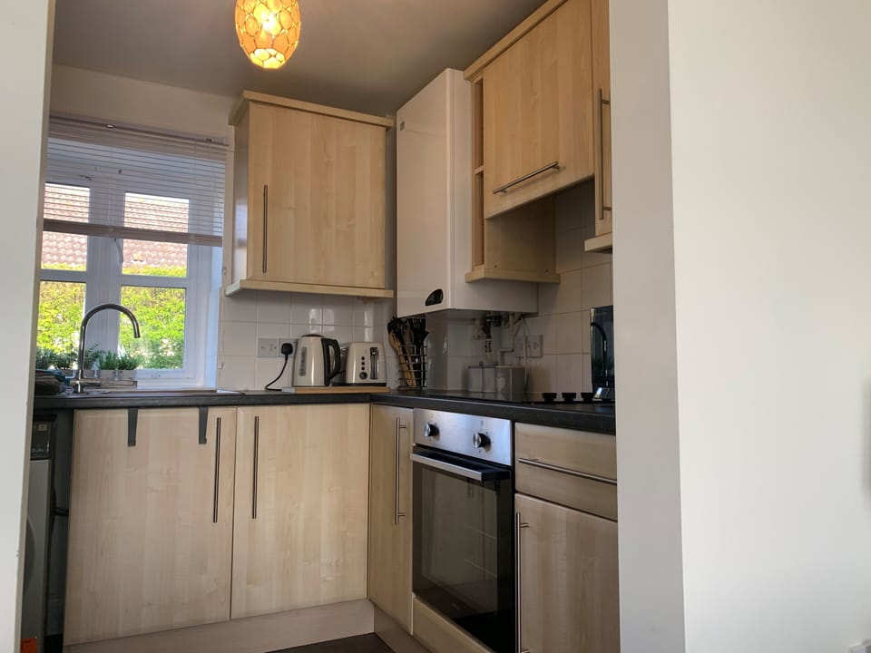 Family Cottage, Private Bathroom, Courtyard View | Shared kitchen | Highchair