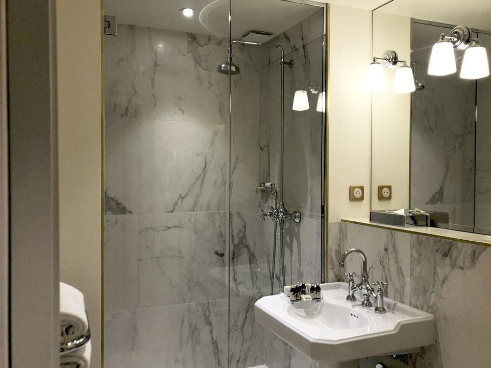 Bathtub, free toiletries, hair dryer, towels