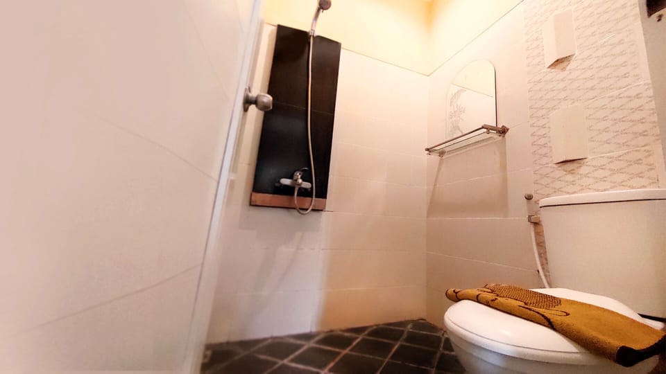 Standard Twin Room | Bathroom | Towels