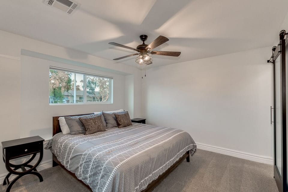 Master bed - king size bed and en suite bathroom 
