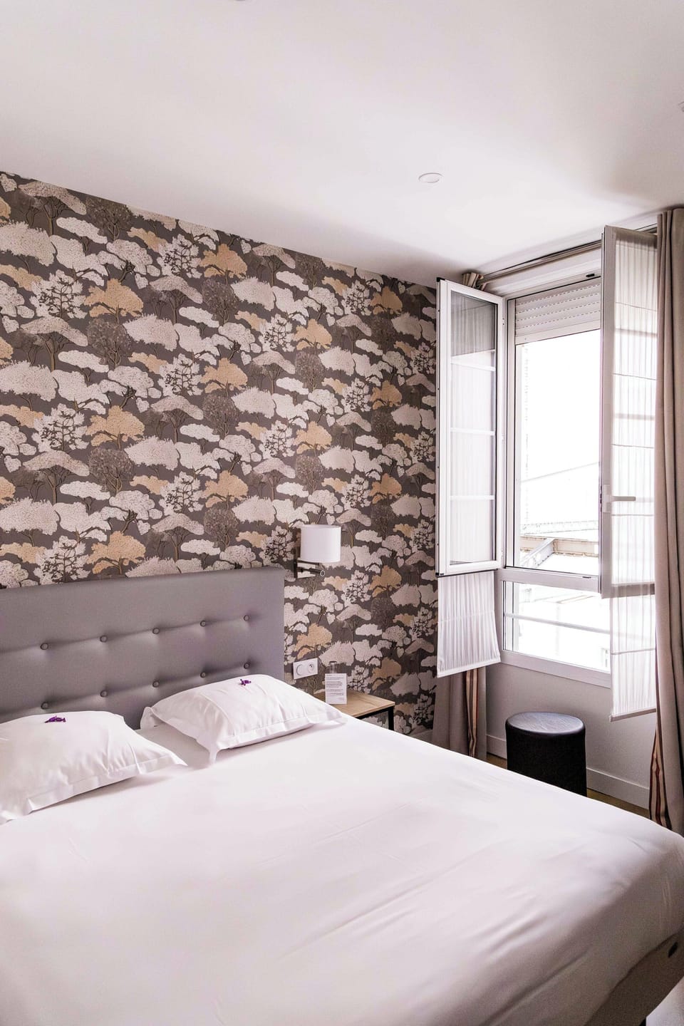 Comfort Room | In-room safe, desk, laptop workspace, soundproofing