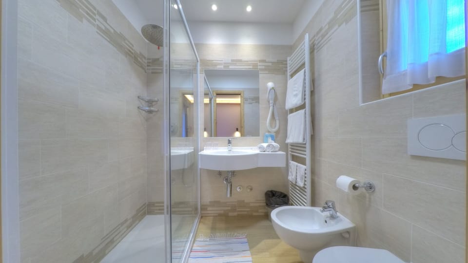 Comfort Double Room, Balcony | Bathroom | Hair dryer, towels, soap, toilet paper