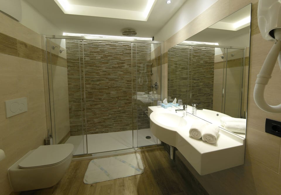 Superior Double Room, Annex Building | Bathroom | Hair dryer, towels, soap, toilet paper