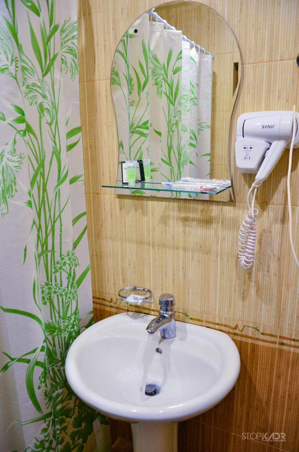 Single Room, Private Bathroom | Bathroom | Shower, free toiletries, hair dryer, slippers