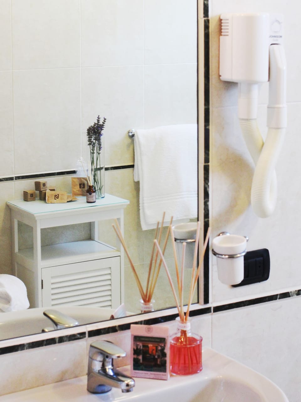 Quadruple Room | Bathroom | Shower, hair dryer, slippers, bidet