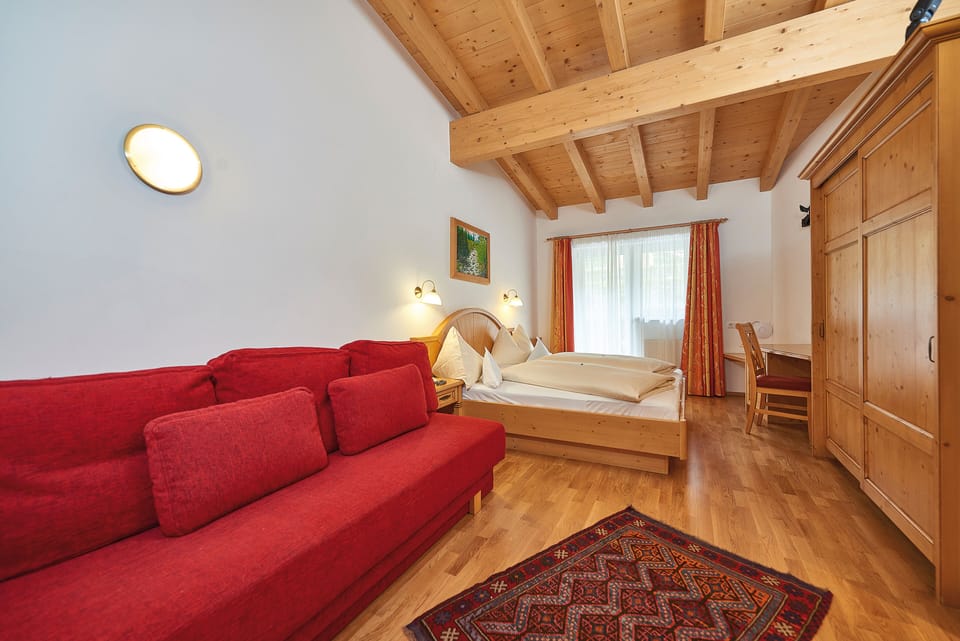 Basic Double Room | In-room safe, free WiFi, bed sheets, wheelchair access