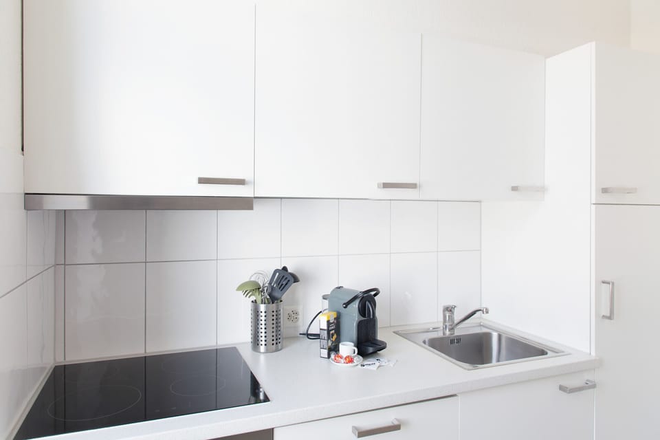 Apartment, 2 Bedrooms, Kitchen, Lakeside | Private kitchen | Fridge, microwave, stovetop, dishwasher