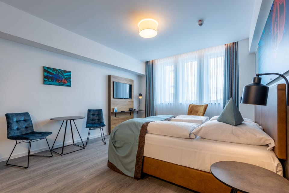 Single Room | Minibar, in-room safe, desk, laptop workspace